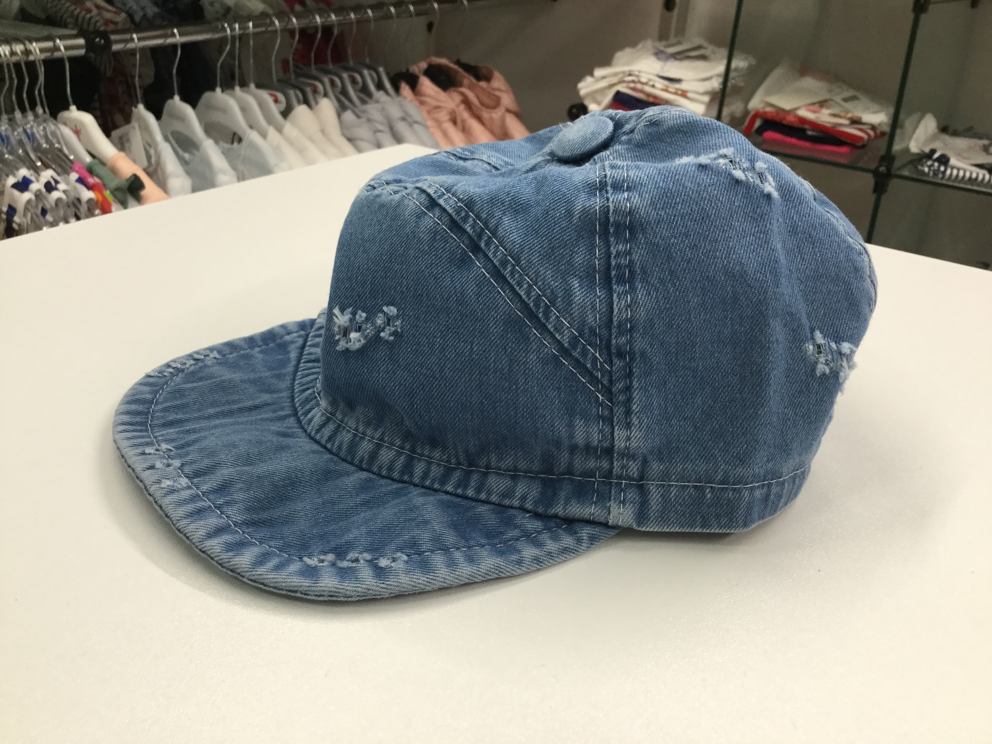 Cappello jeans con visiera 