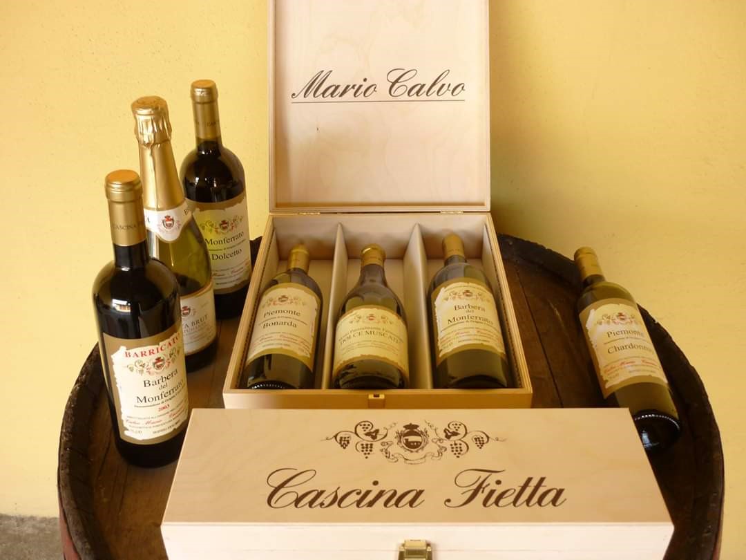 CONFEZIONE REGALO IN LEGNO CONTENENTE 3 BOTTIGLIE DI VINO A SCELTA