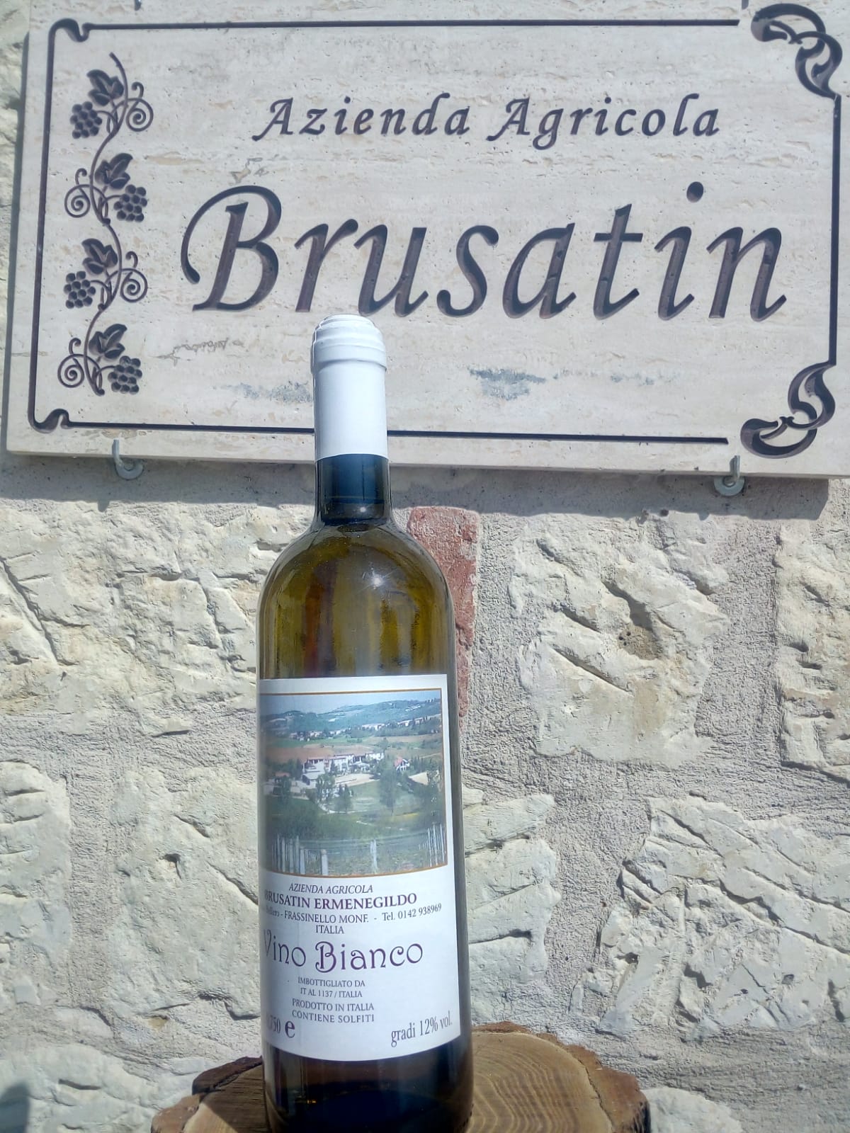 Vino bianco da tavola in bottiglia